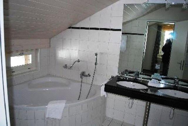Hotel Rhonequelle Oberwald Bagian luar foto
